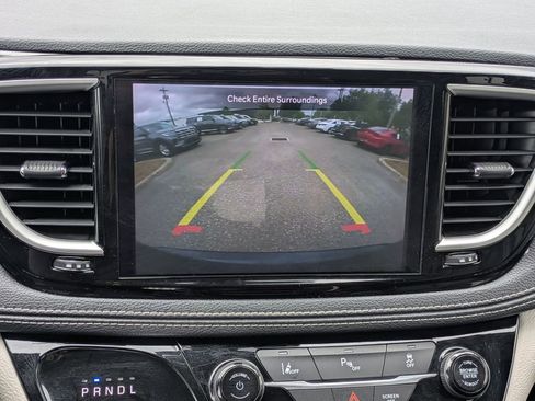 Used 2024 Chrysler Pacifica Limited FWD image 19