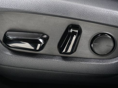 Used 2025 Lexus NX 250 FWD w/ Premium Package image 14