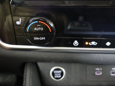 Used 2023 Nissan Rogue SL FWD image 44