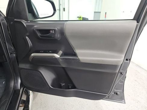Certified 2023 Toyota Tacoma SR5 AWD/4WD image 34