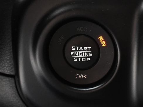 Used 2021 Jeep Wrangler Unlimited Sahara AWD/4WD image 17