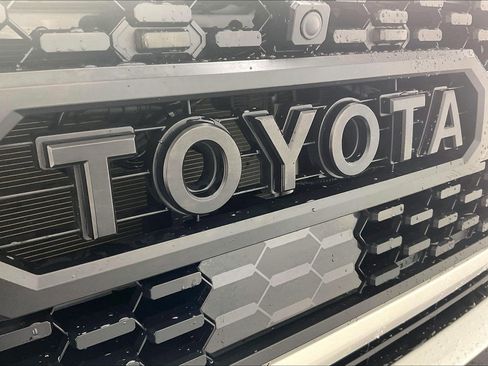 Used 2021 Toyota Tacoma TRD Off-Road w/ Technology Package AWD/4WD image 30