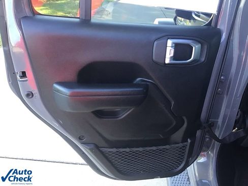 Used 2023 Jeep Wrangler Unlimited Rubicon image 12