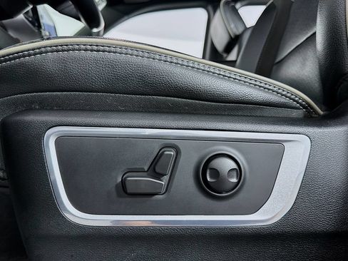 Used 2022 RAM 1500 Laramie AWD/4WD image 19