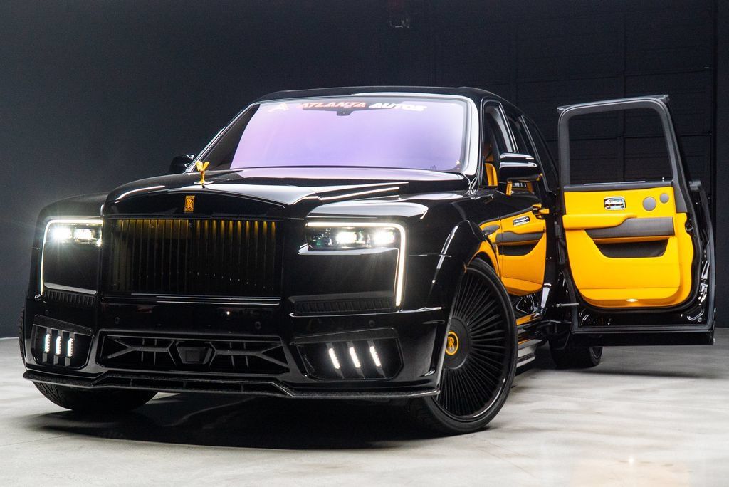 Used 2025 Rolls-Royce Cullinan AWD/4WD image 2