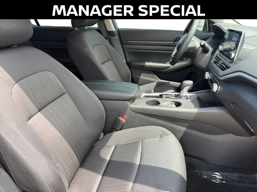 Used 2025 Nissan Altima 2.5 S FWD image 16
