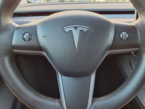 Used 2023 Tesla Model Y Long Range AWD/4WD image 11