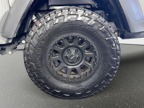 Used 2020 Jeep Gladiator Sport w/ Trailer Tow Package image 27