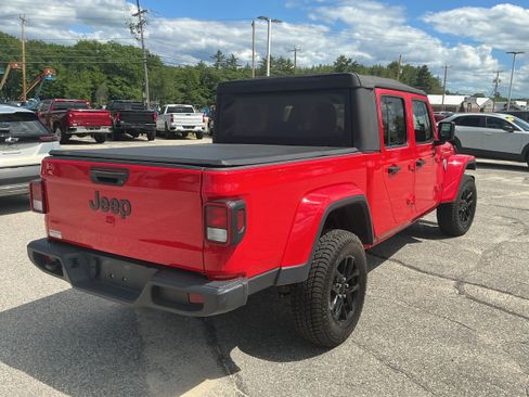 Used 2022 Jeep Gladiator Sport AWD/4WD image 3