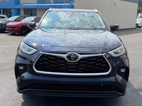 Used 2020 Toyota Highlander XLE AWD/4WD image 28
