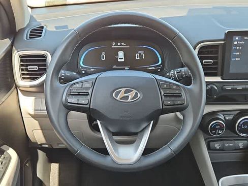 Used 2024 Hyundai Venue SEL FWD image 21