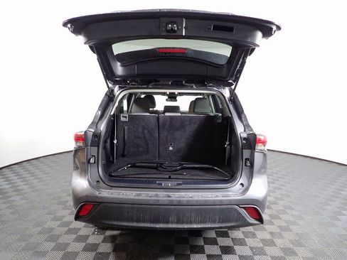 Used 2023 Toyota Highlander L FWD image 14