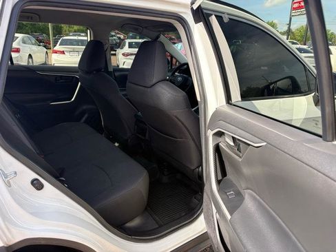 Used 2021 Toyota RAV4 LE image 33