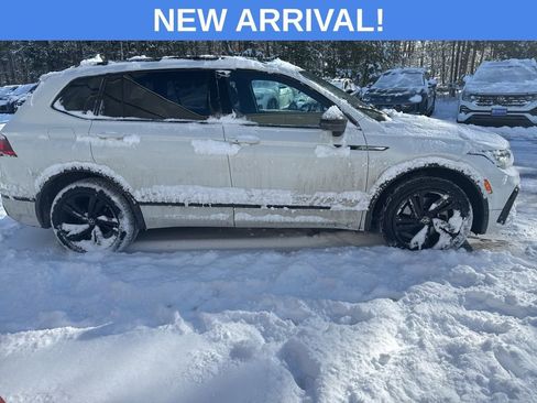 Used 2023 Volkswagen Tiguan SE R-Line image 6