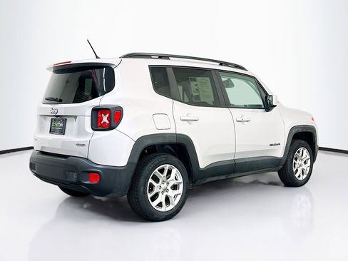 Used 2017 Jeep Renegade Latitude AWD/4WD image 9