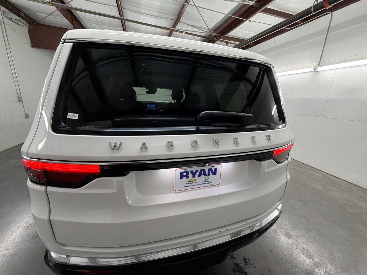 Used 2024 Jeep Wagoneer Series II w/ Flexible Seating Group RWD image 30