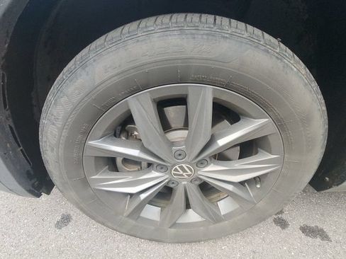 Used 2023 Volkswagen Tiguan SE w/ Panoramic Sunroof Package FWD image 10