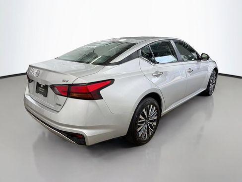Used 2024 Nissan Altima 2.5 SV AWD/4WD image 9