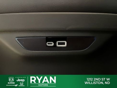 New 2026 Chrysler Pacifica Select AWD/4WD image 69
