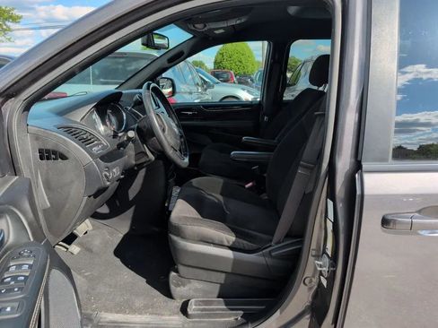 Used 2018 Dodge Grand Caravan SE FWD image 25