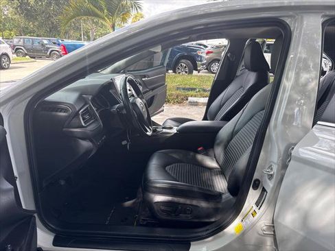 Used 2022 Toyota Camry SE FWD image 19