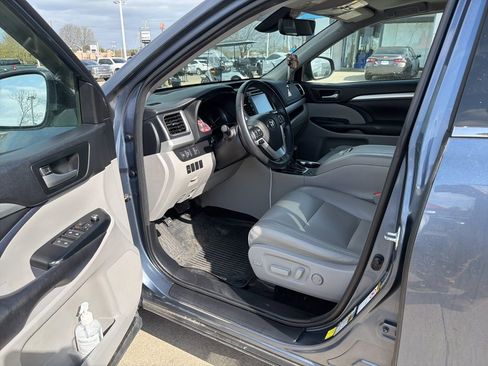 Used 2018 Toyota Highlander XLE AWD/4WD image 8