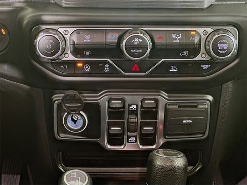 Used 2023 Jeep Gladiator Sport image 23