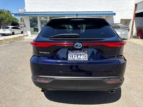 Used 2024 Toyota Venza LE AWD/4WD image 4