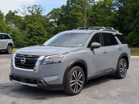 Used 2025 Nissan Pathfinder Platinum AWD/4WD image 5