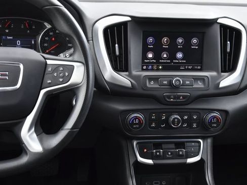 Used 2024 GMC Terrain SLE w/ Driver Convenience Package FWD image 11