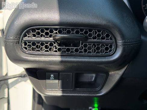 Used 2025 Honda HR-V LX image 15