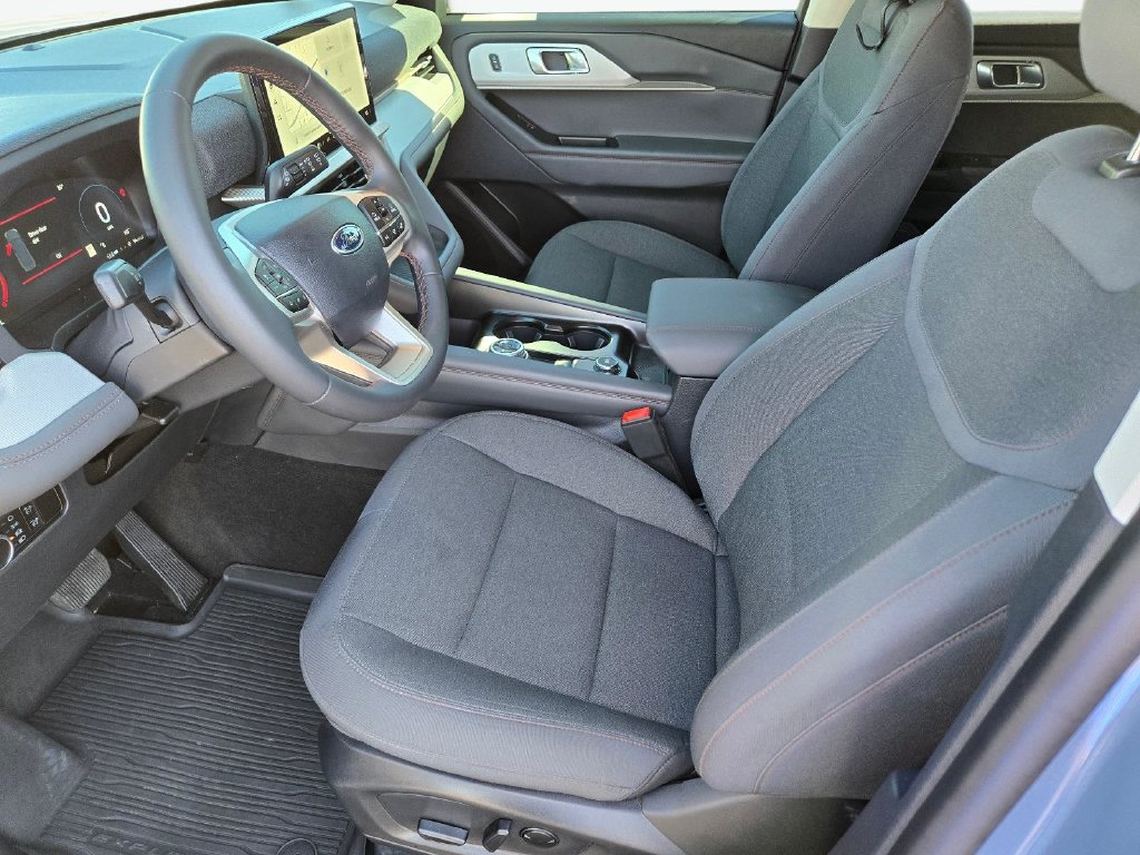 Used 2026 Ford Explorer Active RWD image 15