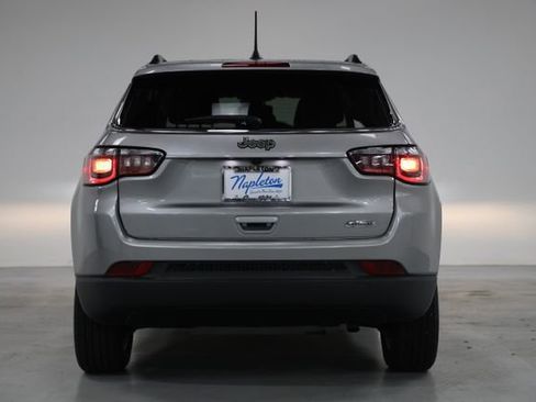 Used 2022 Jeep Compass Latitude w/ Convenience Group FWD image 11
