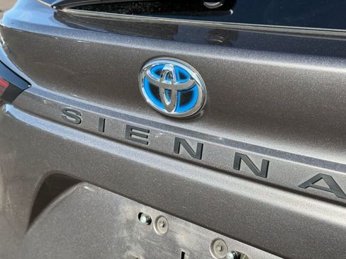Used 2024 Toyota Sienna XLE FWD image 8