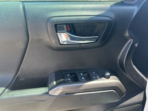 Used 2022 Toyota Tacoma TRD Sport AWD/4WD image 23