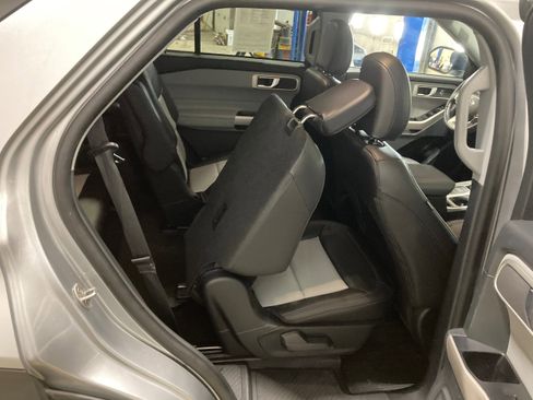 Used 2023 Ford Explorer XLT w/ Equipment Group 202A image 9