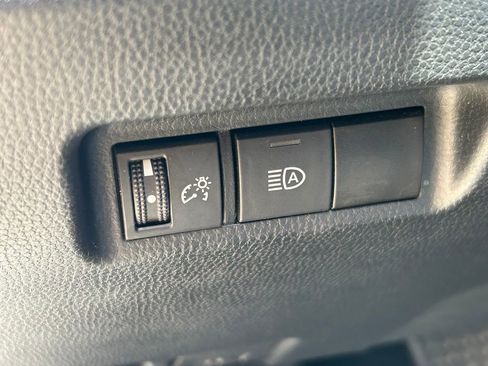 Used 2021 Toyota RAV4 LE FWD image 23