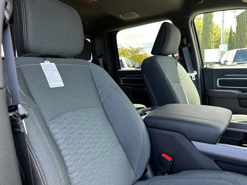 New 2026 RAM 2500 Big Horn AWD/4WD image 15