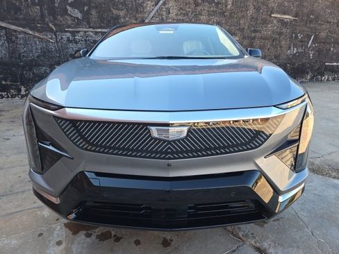 New 2026 Cadillac Optiq Luxury 1 image 2