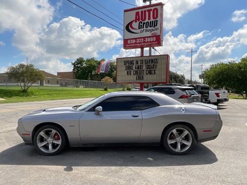 Used 2018 Dodge Challenger R/T RWD image 10
