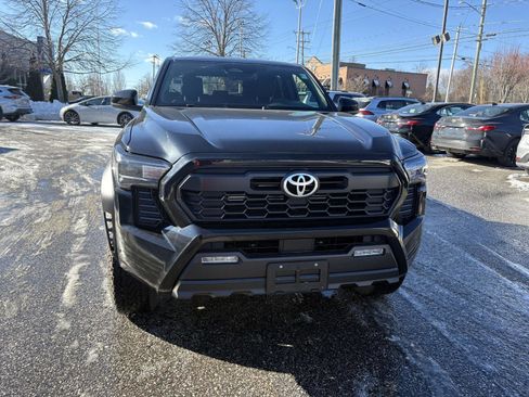 Used 2025 Toyota Tacoma TRD Off-Road image 2