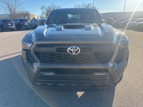 Used 2025 Toyota Tacoma TRD Sport image 8