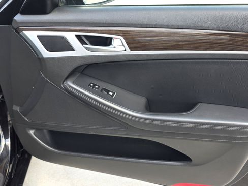 Used 2018 Genesis G80 3.8 RWD image 15