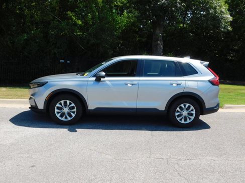 Used 2023 Honda CR-V LX image 2