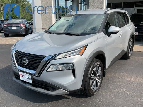 Used 2022 Nissan Rogue SV image 1