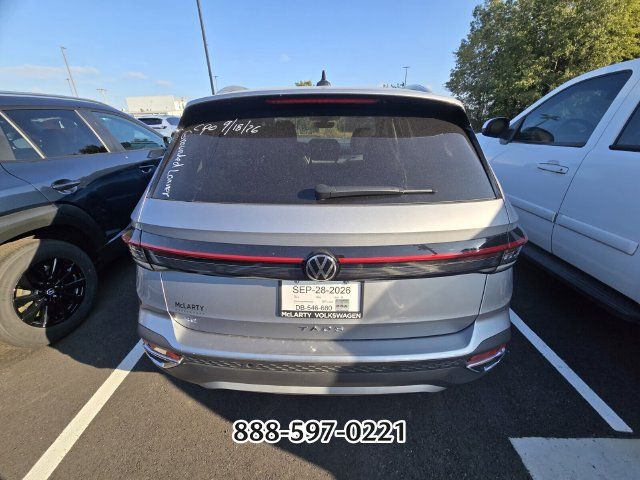 Used 2026 Volkswagen Taos SE FWD image 3