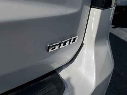 Used 2022 Cadillac Escalade Luxury image 3