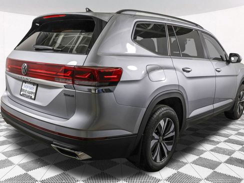 Used 2025 Volkswagen Atlas SE image 13