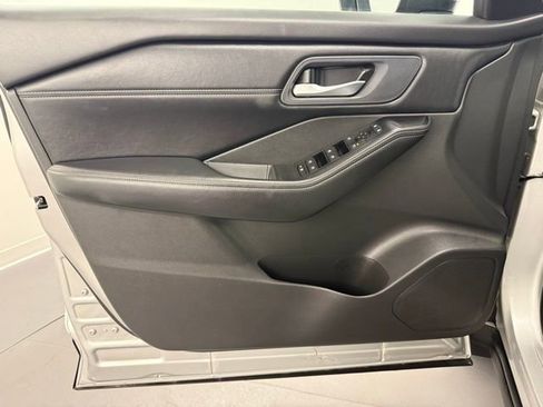 Used 2025 Nissan Rogue SV w/ SV Premium Package image 28