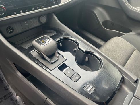 Used 2025 Nissan Rogue SV image 37